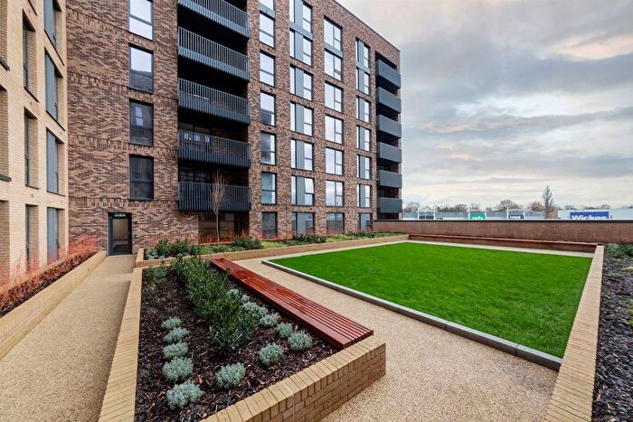 2 Bedroom Flat To Rent In Plough Lane, Plough Lane, SW17