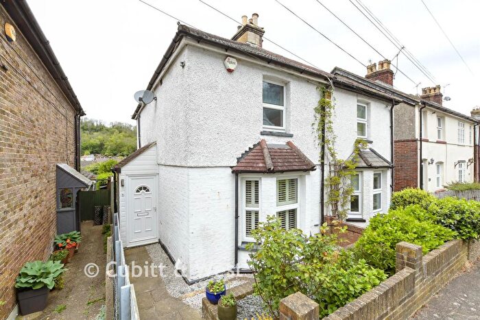 2 Bedroom Semi-Detached House For Sale In Beechwood Road, Caterham, Surrey, CR3