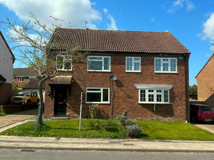 3 Bedroom Semi-Detached House To Rent In Pound Hill, RH10