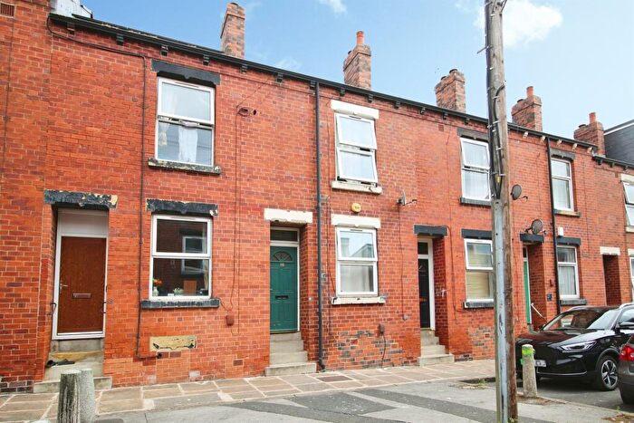 3 Bedroom Terraced House For Sale In Burley Lodge Terrace, Leeds, LS6