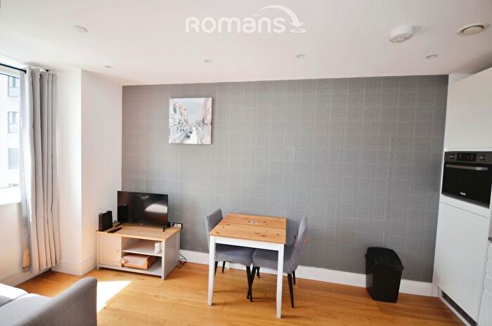 1 Bedroom Flat To Rent In Skyline, - High Street, Slough, SL1