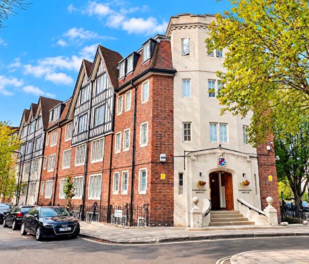 2 Bedroom Flat For Sale In Flat Hillsborough Court, Mortimer Crescent, Maida Vale, NW6