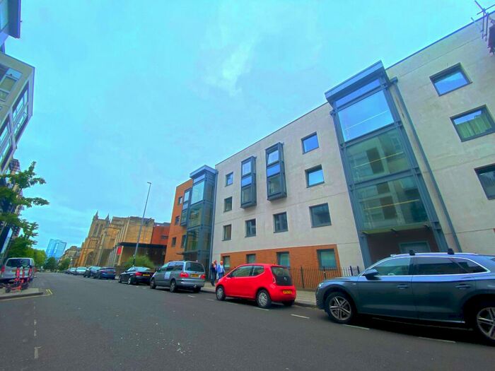2 Bedroom Flat To Rent In Deanery Road, Bristol, BS1