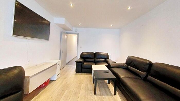 7 Bedroom House To Rent In Tiverton Road, Birmingham, West Midlands, B29