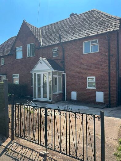 3 Bedroom Semi-Detached House To Rent In Thimblemill Road, Smethwick, Birmingham, West Midlands, B67