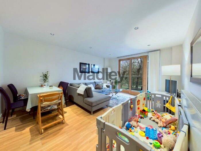 2 Bedroom Flat To Rent In Cobblestone Square, London, E1W
