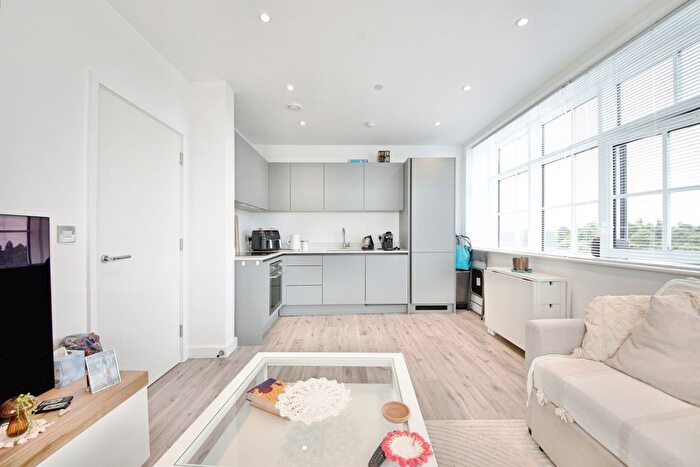 1 Bedroom Flat For Sale In Cherry Tree Road, Watford, WD24