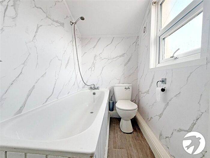 1 Bedroom Flat To Rent In Duncan Road, Gillingham, Kent, ME7