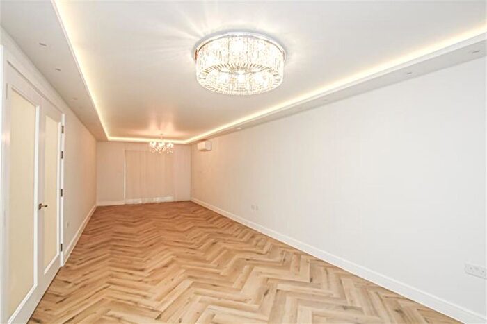 4 Bedroom Detached House For Sale In Danescroft Gardens, Hendon, NW4