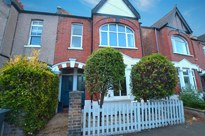 2 Bedroom Maisonette For Sale In Argyle Avenue, Hounslow, TW3