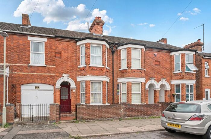 2 Bedroom Terraced House For Sale In York Street, Bedford, MK40