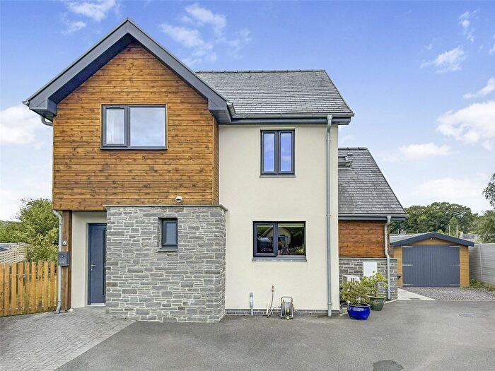 3 Bedroom Detached House For Sale In Pencaemawr, Penegoes, Machynlleth, Powys, SY20