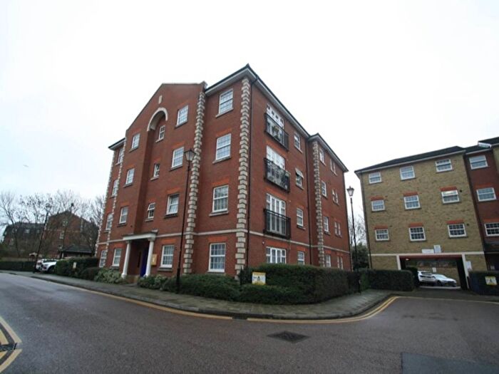 2 Bedroom Flat To Rent In Queensberry Place, London, E12