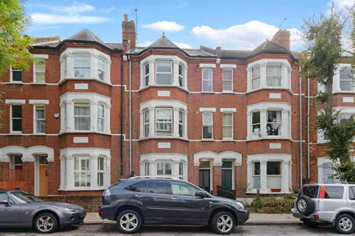 2 Bedroom Apartment For Sale In Hemstal Road, West Hampstead, NW6