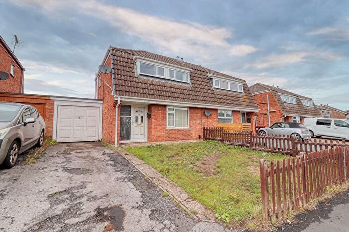 3 Bedroom Semi-detached House For Sale In St. Bernards Close, Broughton, DN20