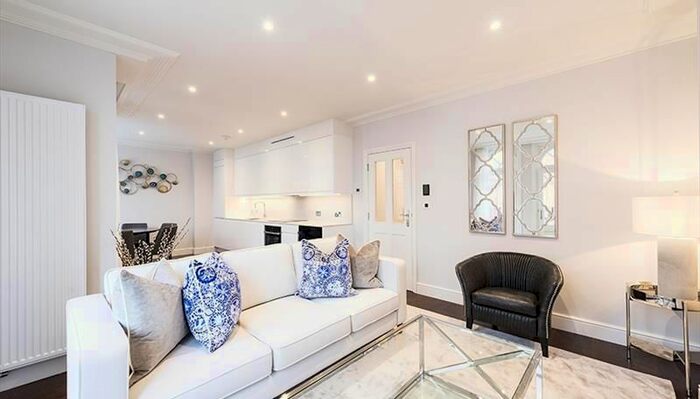3 Bedroom Flat To Rent In Hamlet Gardens, Ravenscourt Park, London, W6
