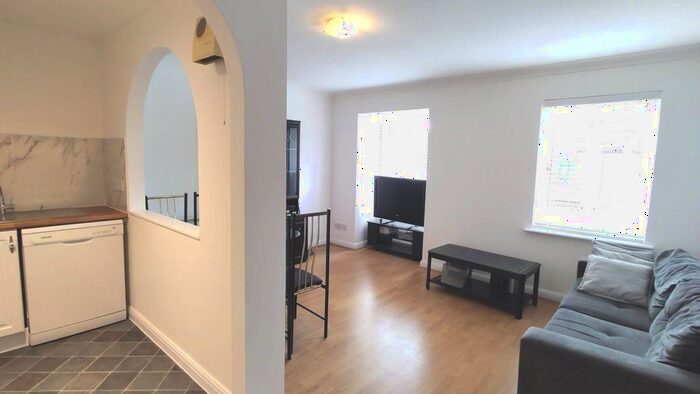2 Bedroom Maisonette To Rent In Dorset Mews, London, N3