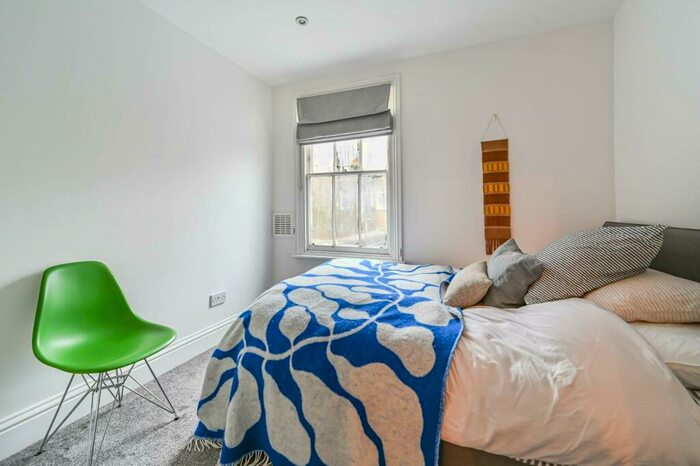 1 Bedroom Flat To Rent In Mayall Rd, Poet's Corner, London, SE24