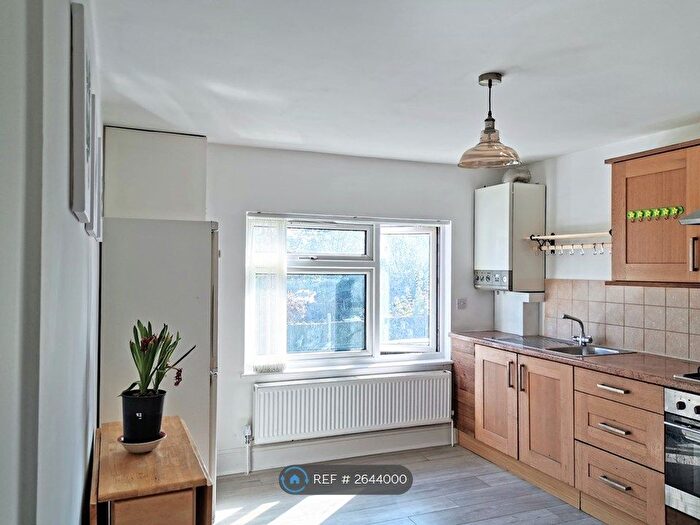 3 Bedroom Flat To Rent In Nickmar Court, Luton, LU3