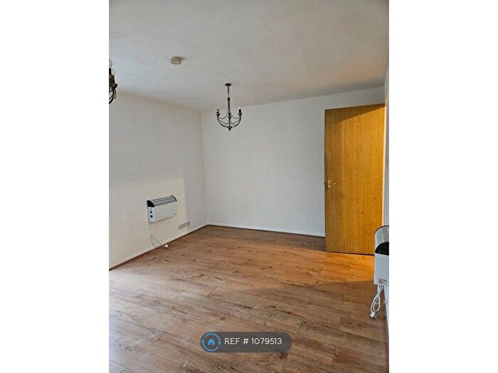 1 Bedroom Maisonette To Rent In Ash Walk, Wembley, HA0