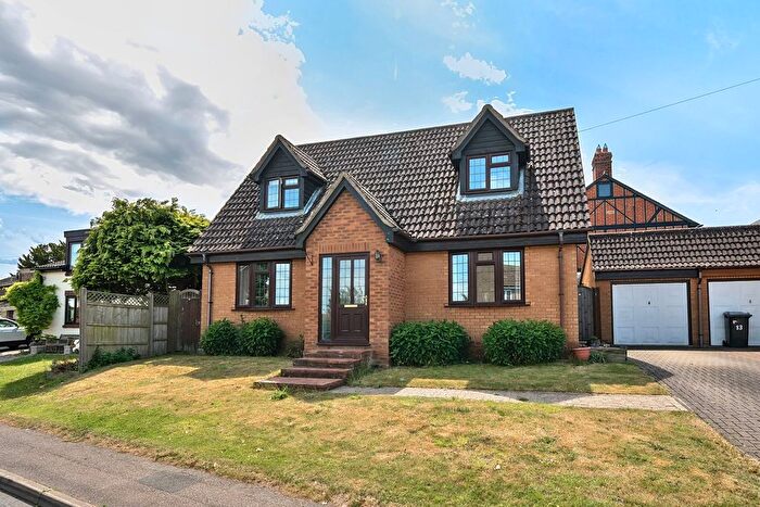 2 Bedroom Detached House For Sale In Rook Tree Lane, Stotfold, SG5