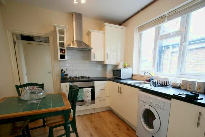 1 Bedroom Flat To Rent In Munster Road, London, SW6
