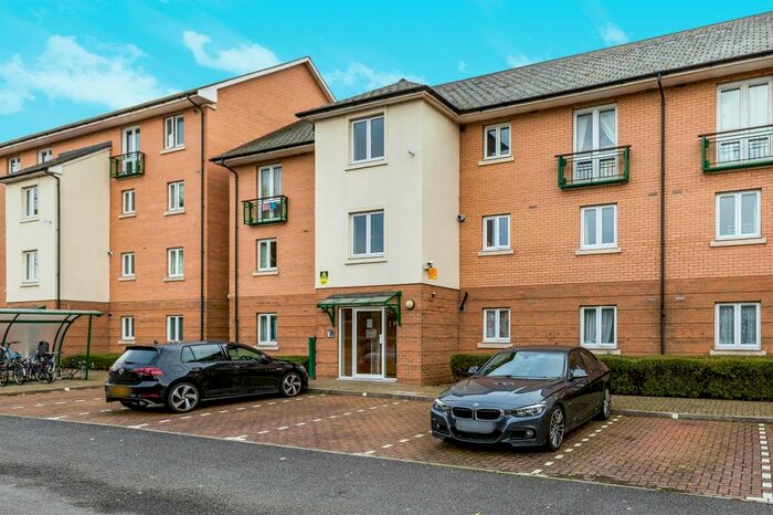 2 Bedroom Flat To Rent In Vellacott Close, Lloyd George Avenue, Cardiff, CF10