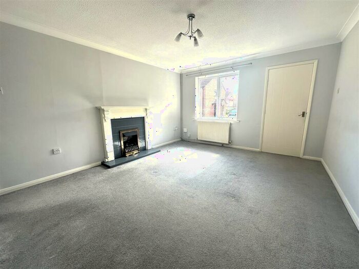 2 Bedroom Semi-Detached House To Rent In Holdenby Close, Retford, DN22