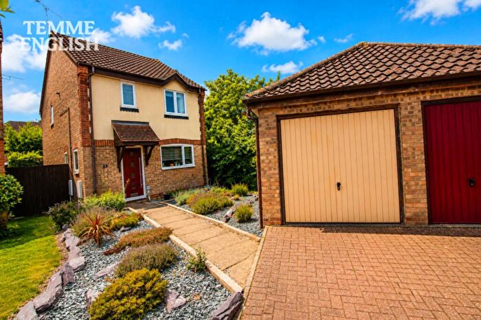 3 Bedroom Detached House For Sale In Lutea Close, Steeple View, SS15