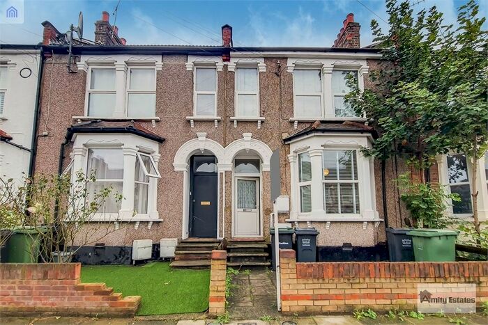 2 Bedroom Flat To Rent In Farley Road, Catford, London, SE6