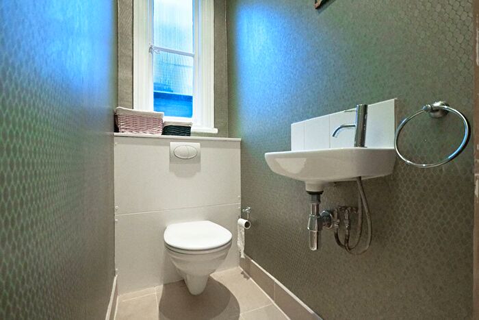 2 Bedroom Flat To Rent In Beaufort Street, London, SW3