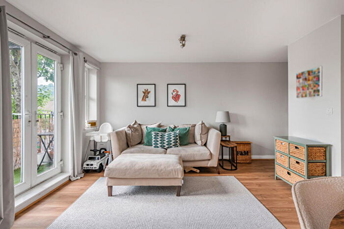 2 Bedroom Apartment For Sale In Eastlands Way, Oxted, RH8