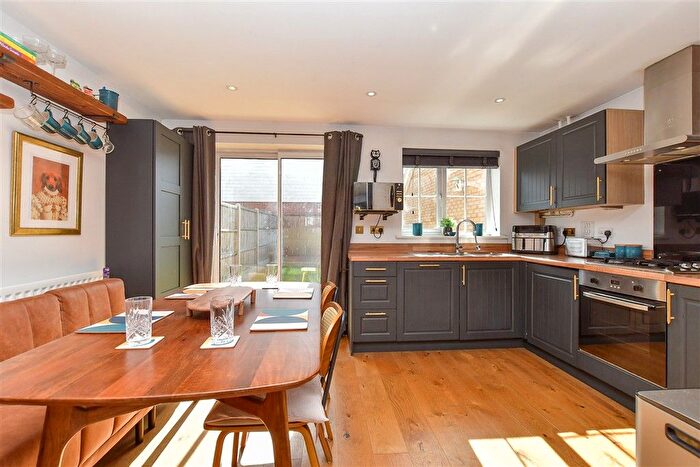 3 Bedroom Semi-detached House For Sale In Eveas Drive, Sittingbourne, Kent, ME10