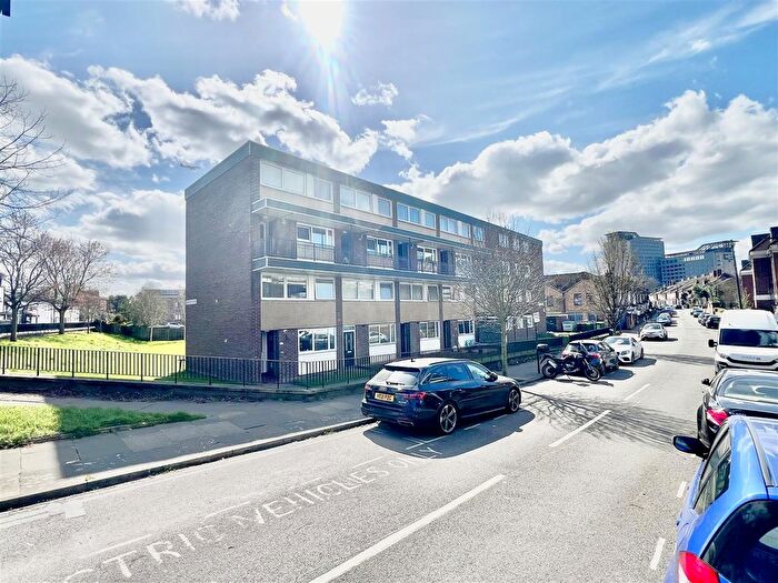 2 Bedroom Flat To Rent In Mercury House, Glenhurst Road, Brentford, TW8