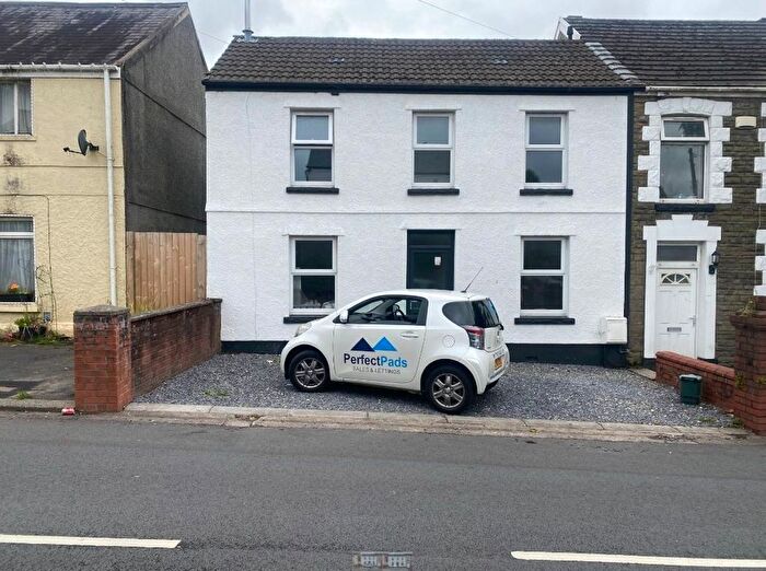 4 Bedroom Semi-Detached House To Rent In Birchgrove Road, Birchgrove, Swansea, SA7