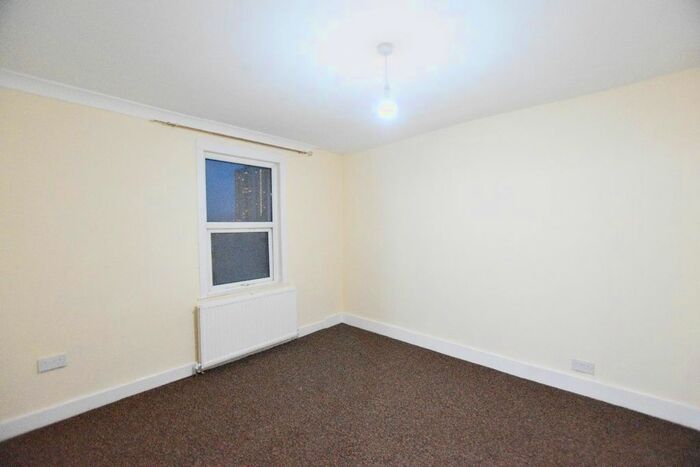 3 Bedroom Flat To Rent In Barking Road, London E13