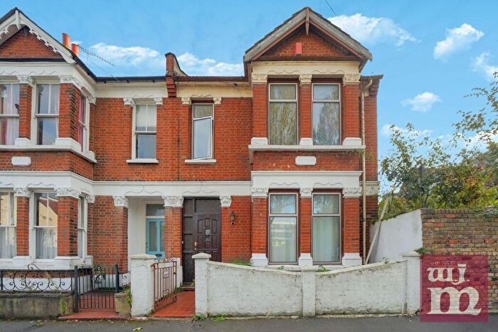 3 Bedroom Semi Detached House To Rent In Kingsley Road, Forest Gate, E7