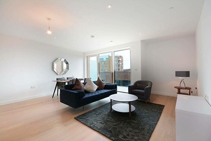 2 Bedroom Flat To Rent In Victory Place, Elephant And Castle, London, SE17