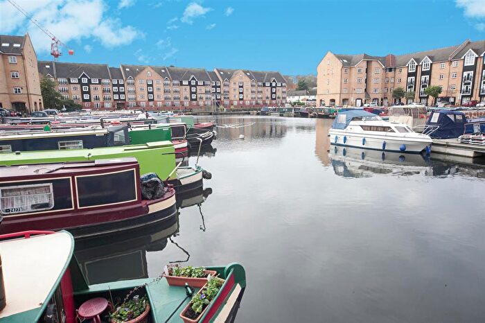 2 Bedroom Flat To Rent In Evans Wharf, HP3