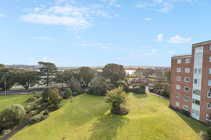 2 Bedroom Apartment For Sale In Parkstone Road, Poole, BH15