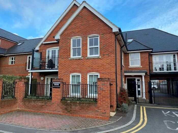 2 Bedroom Flat To Rent In Klondyke House, Marlow, SL7