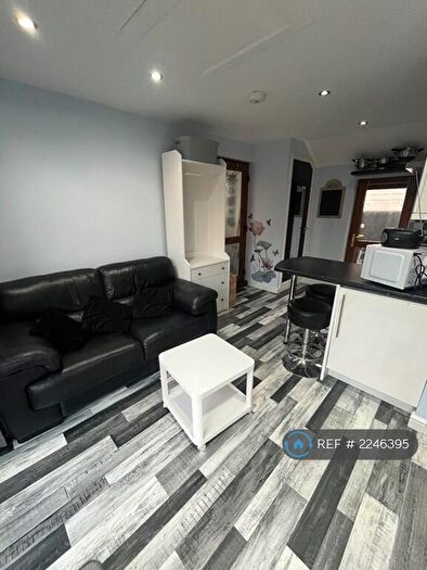 Studio To Rent In Gables Close, Chesterfield, S42