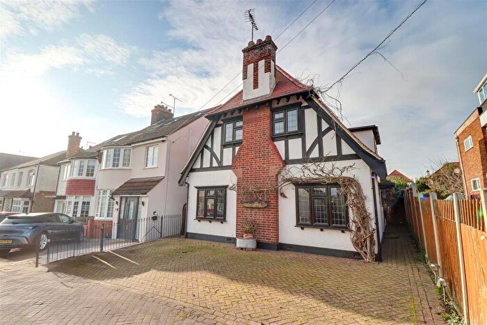 4 Bedroom Detached House For Sale In * Huge Potential * Crescent Road, Leigh-On-Sea, SS9