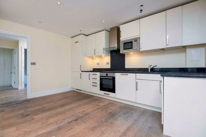 2 Bedroom Flat To Rent In Denning Mews, Balham, SW12