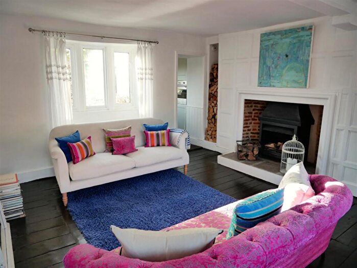 4 Bedroom Semi Detached House For Sale In Castle Street, Calne, SN11