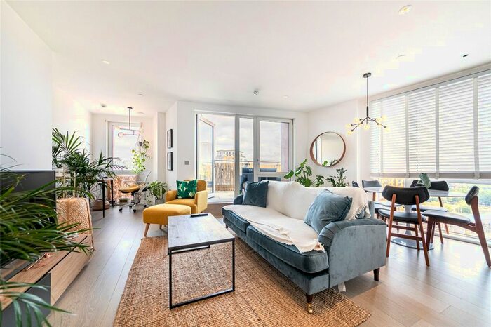 3 Bedroom Flat To Rent In Bellville House, John Donne Way, Greenwich, London, SE10