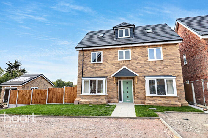 4 Bedroom Detached House For Sale In Cornfield Way, Rayleigh, SS6