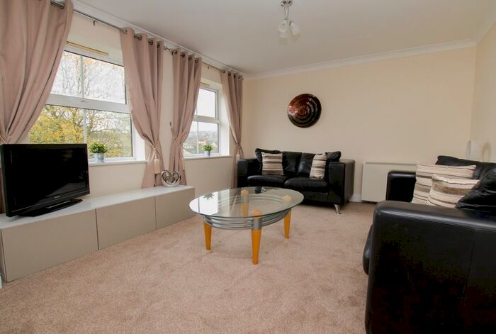 2 Bedroom Flat To Rent In Maple House, Chapel Road, Redhill, RH1