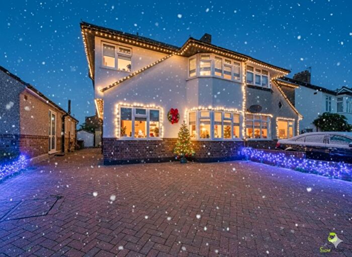 4 Bedroom Semi Detached House To Rent In Avenue Road, Bexleyheath, DA7