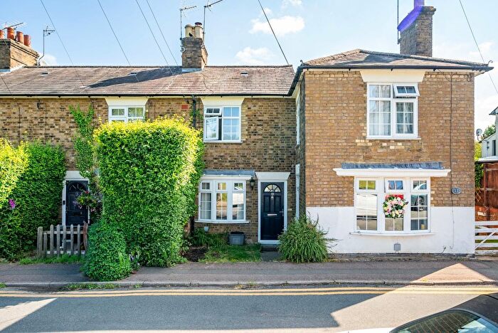 2 Bedroom Cottage To Rent In St Johns Road, Harpenden, Hertfordshire, AL5